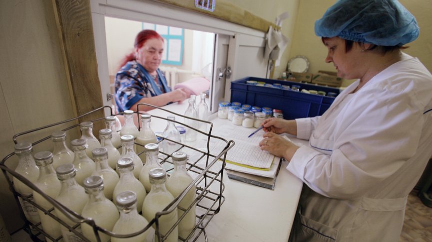 В Минтруда Беларуси предложили молоко «за вредность» заменить деньгами