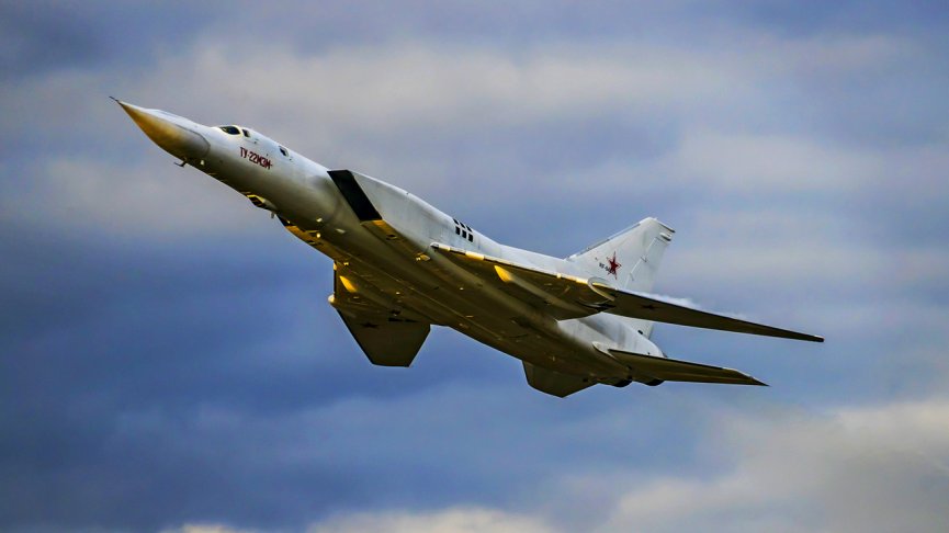 Два российских Ту-22М3 выполнили патрулирование над Беларусью