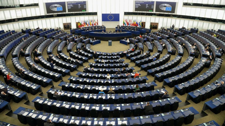 В Европарламенте заявили, что урегулировать кризис на Украине возможно, если Киев признает автономию республик Донбасса