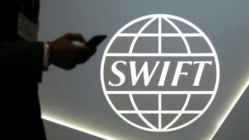 Ряд банков России исключат из SWIFT - Кабинет министров Германии