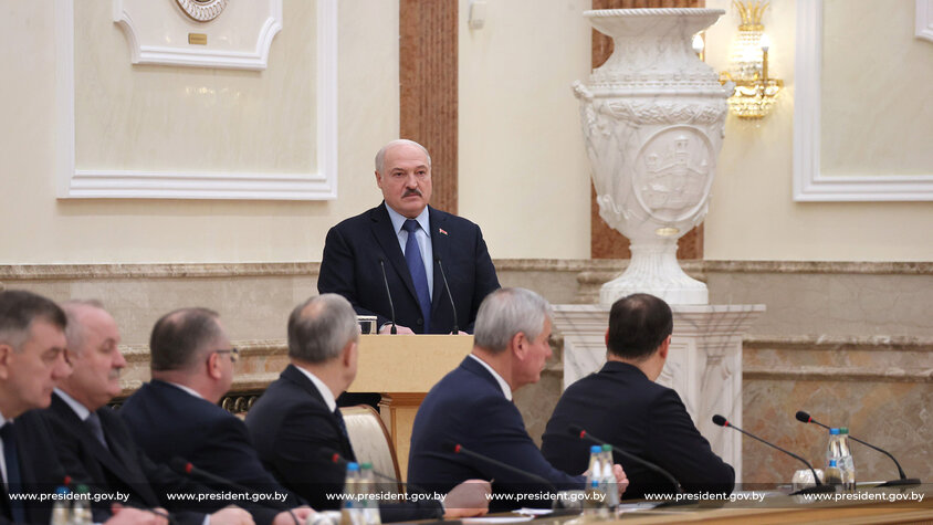 Лукашенко назвал разговор с Зеленским о переговорах в Беларуси тяжелым