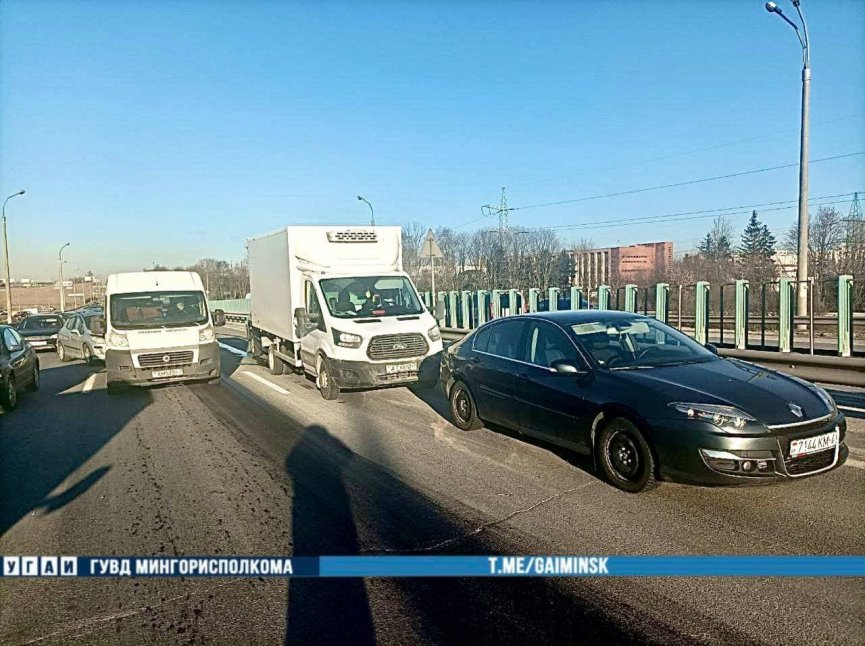 На МКАД столкнулись три автомобиля