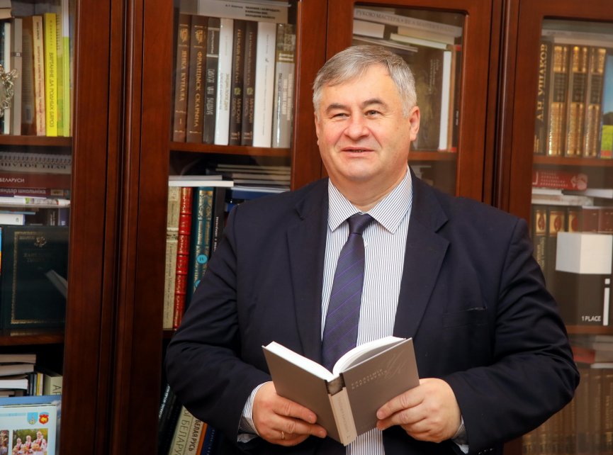 Экс-министр информации Карлюкевич назначен председателем Союза писателей Беларуси