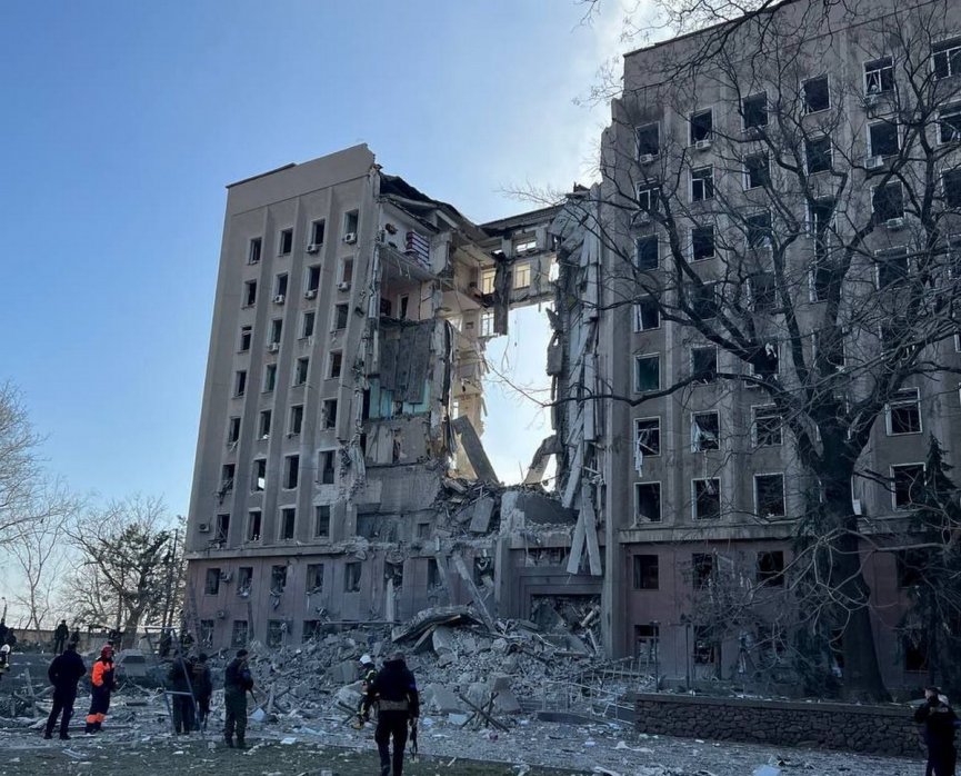 В Николаеве взрывом уничтожено здание обладминистрации