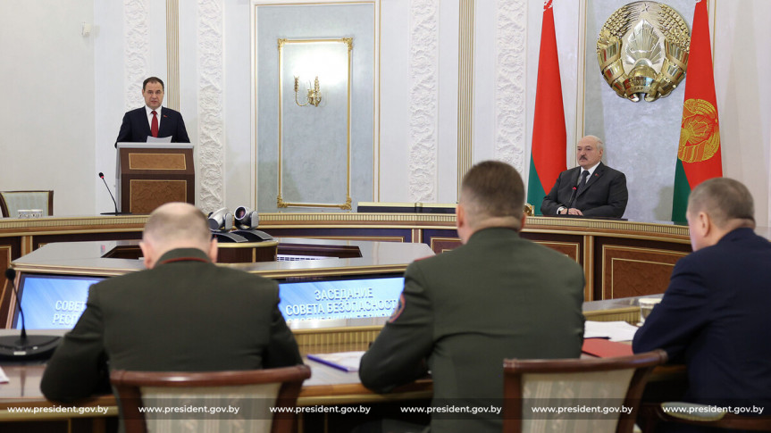 «По всем фронтам»: Лукашенко рассказал об экономической войне Запада против Беларуси