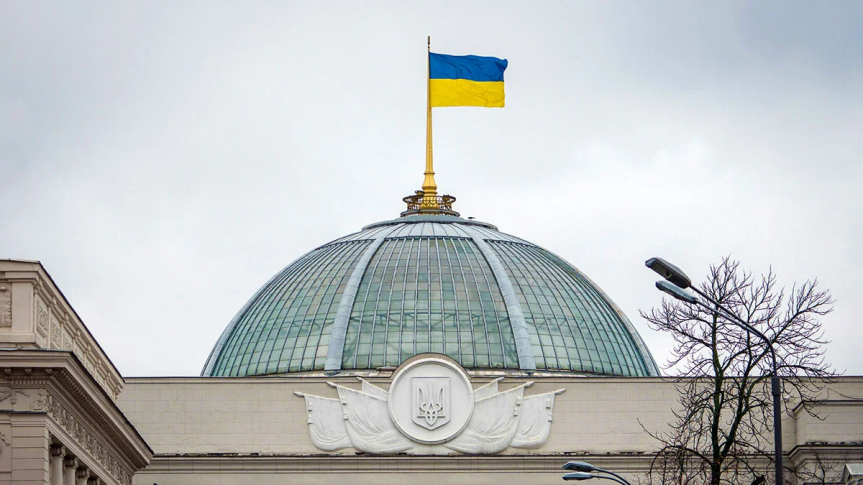В Украине еще на месяц продлили действие военного положения