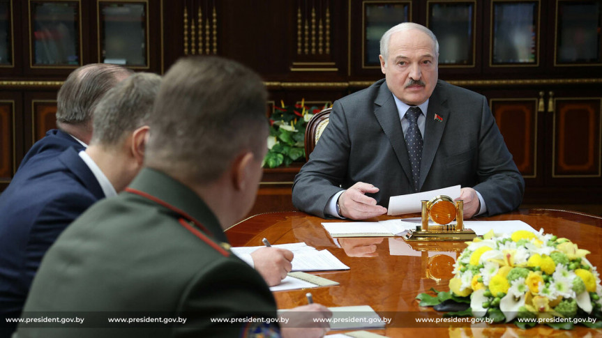 Лукашенко потребовал к июню внести предложения по правовым аспектам работы банков