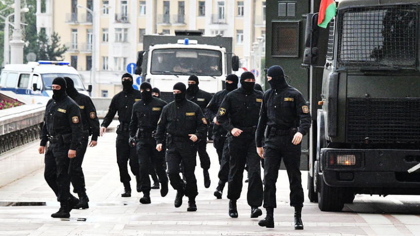 В Минске провели учения ОМОНа в связи с напряженной ситуацией на границах Беларуси