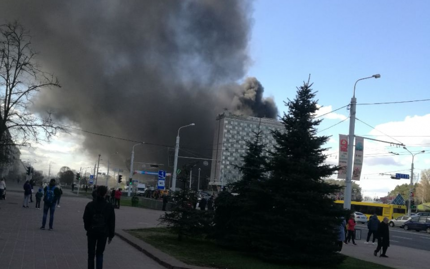 В Минске возле гостиницы «Турист» произошел сильный пожар