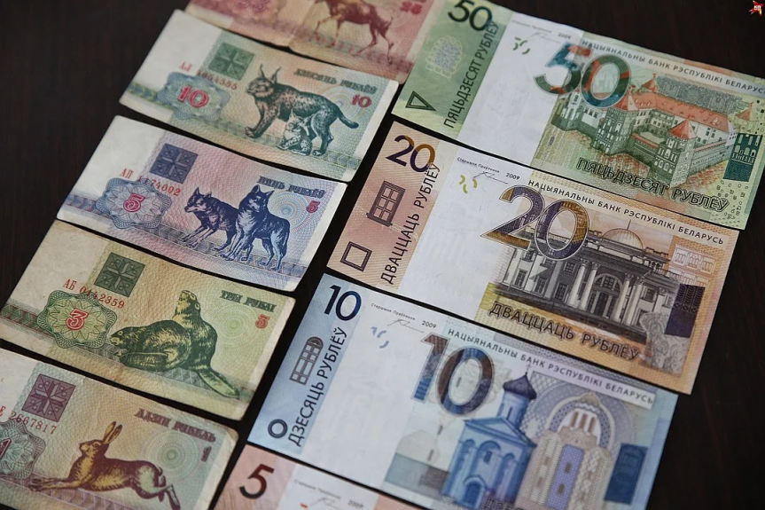 В Барани в кассе магазина обнаружили фальшивые доллары