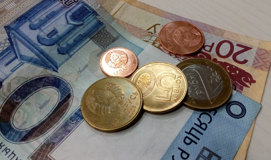Зарплата бюджетников в мае увеличится на 35 рублей - глава Минтруда
