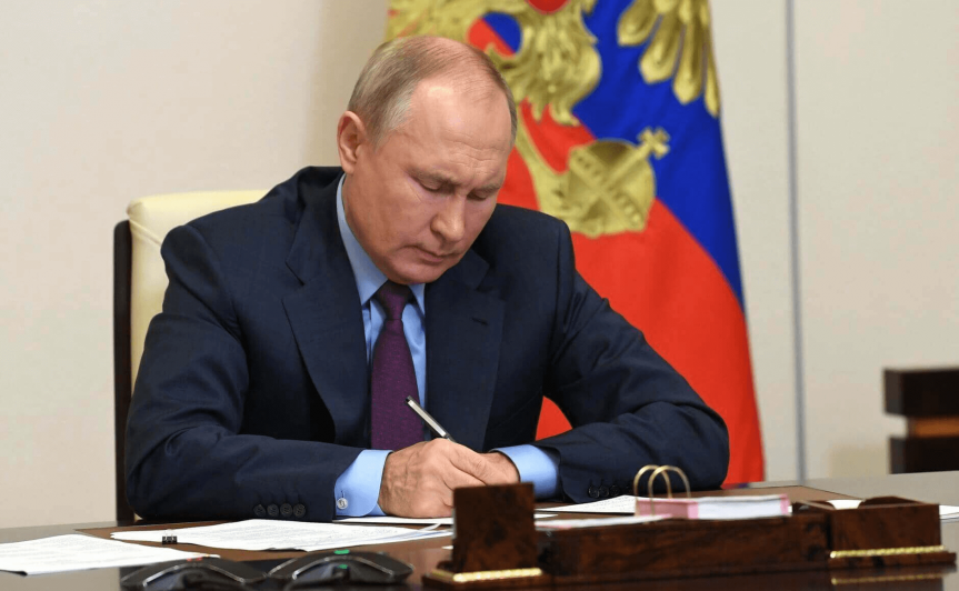 Путин упростил прием в гражданство РФ жителей Запорожской и Херсонской областей