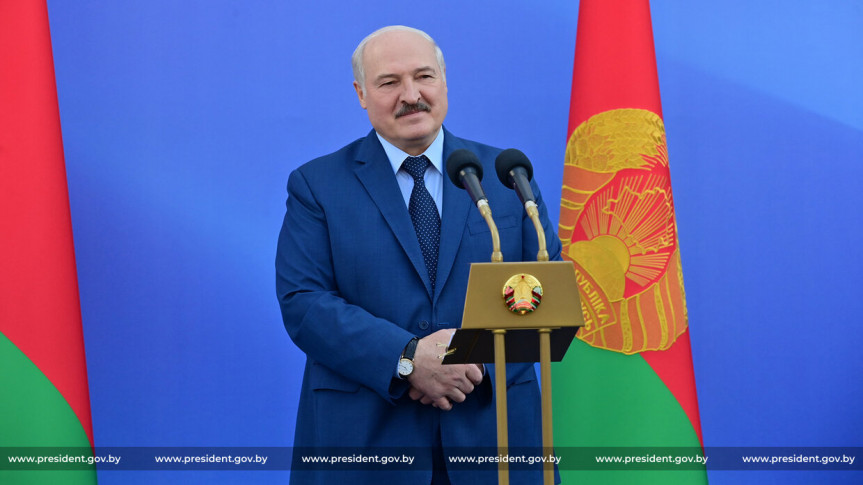Лукашенко призвал белорусов начать «шевелиться» и зарабатывать для себя