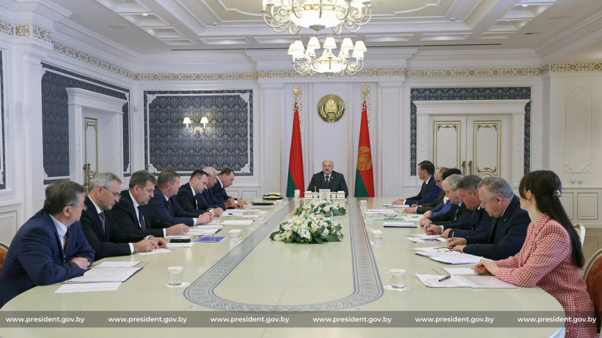 Лукашенко: Россию будут душить до предела, а заодно и нас