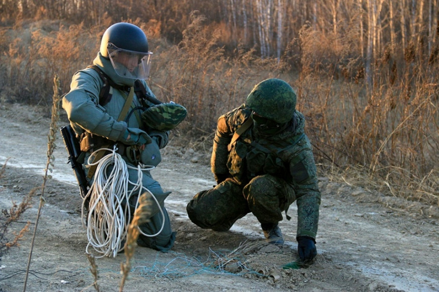 Белорусские военные отрабатывают в Казахстане задачи по разминированию
