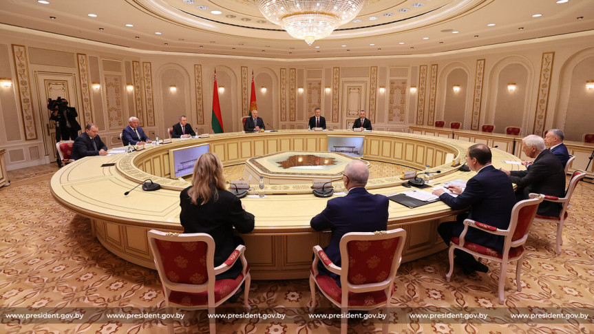 Лукашенко рассказал, что договорился с Путиным жестко контролировать процесс импортозамещения