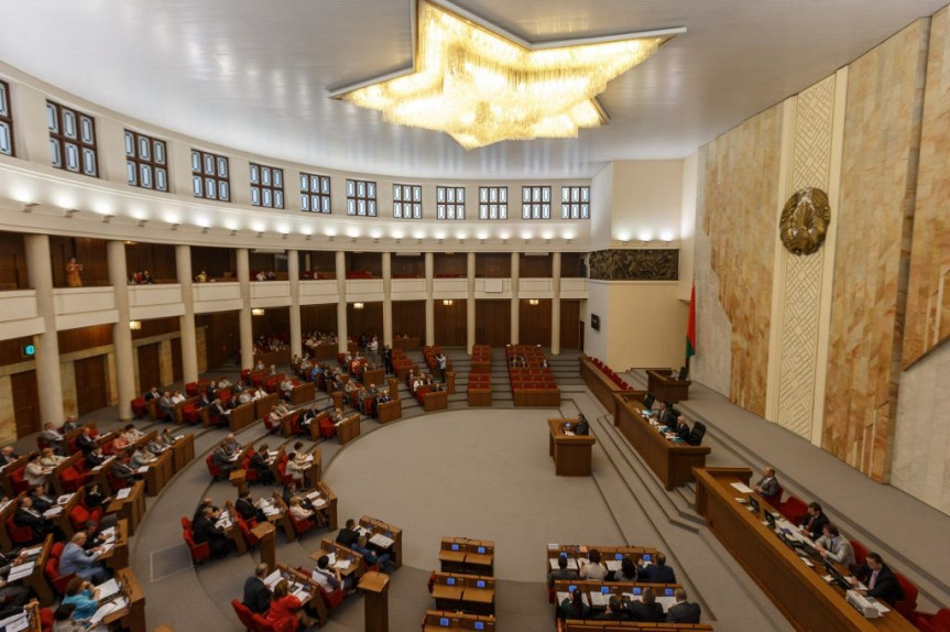 Парламентарии обсуждают вопрос о запрете фотографировать людей на улицах Беларуси без разрешения