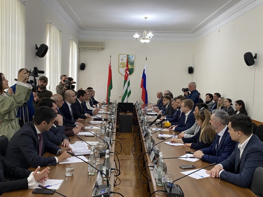 Делегация парламентского собрания Союзного государства посетила парламент Абхазии