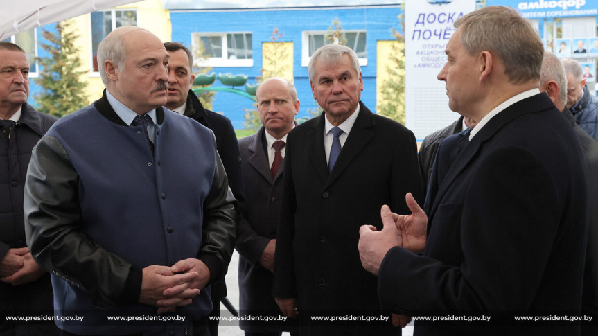Лукашенко пообещал превратить все белорусские деревни в агрогородки