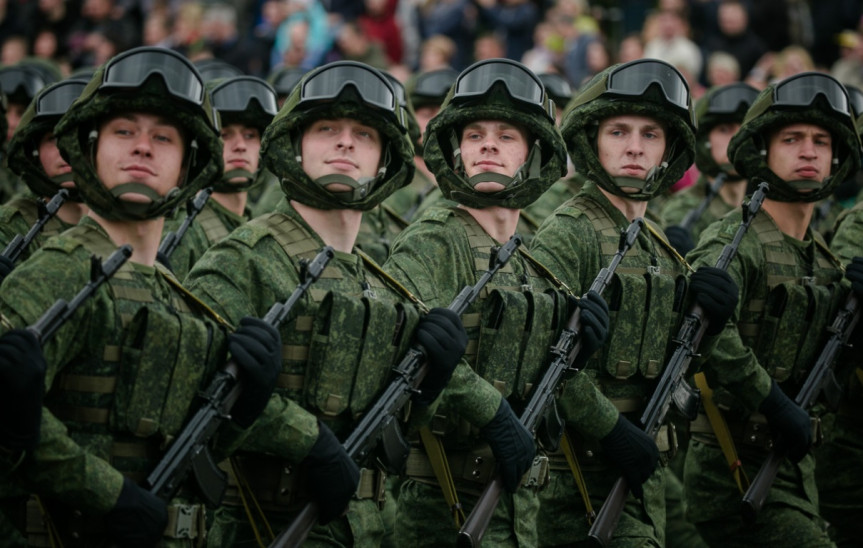 Военные в Беларуси смогут получить бесплатно арендное жилье после 25 лет службы