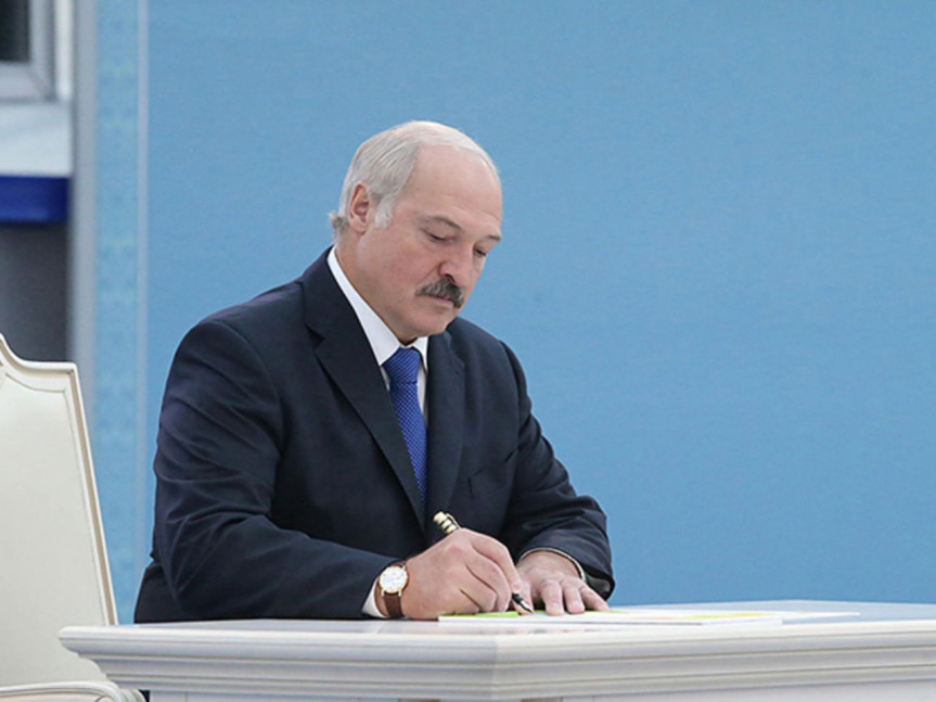 Лукашенко подписал закон о штрафах за завышение цен