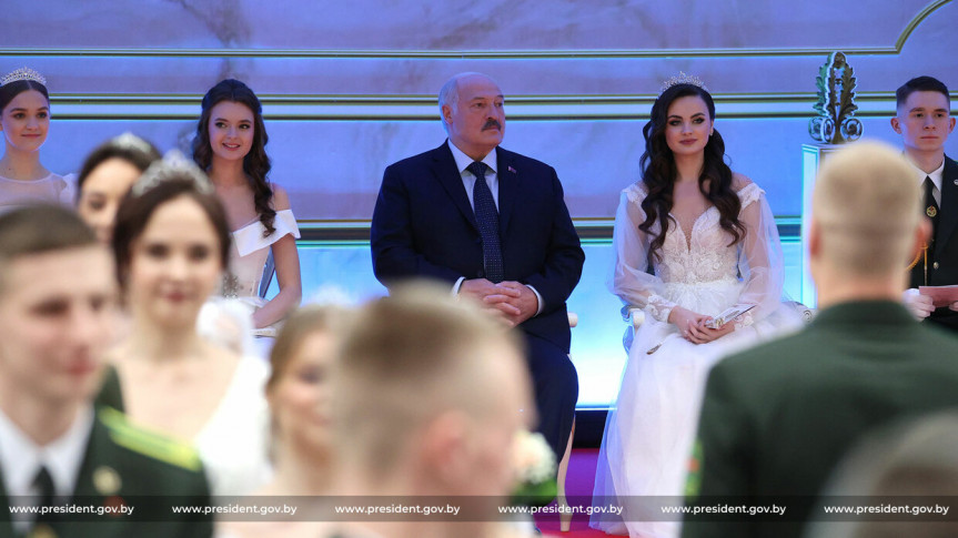 Лукашенко призвал молодежь думать о национальных интересах